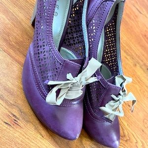 Hinge Purple Lanie Vintage style leather heels, size 8.5